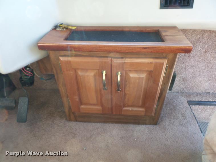 image for item DA5823 2003 Safari Cheetah RV