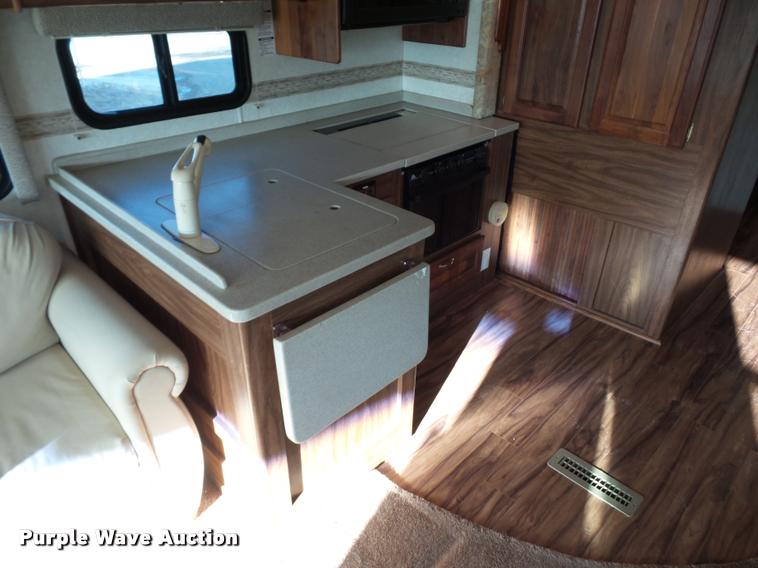 image for item DA5823 2003 Safari Cheetah RV