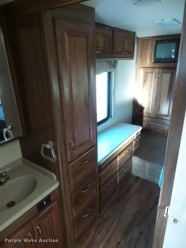 image for item DA5823 2003 Safari Cheetah RV