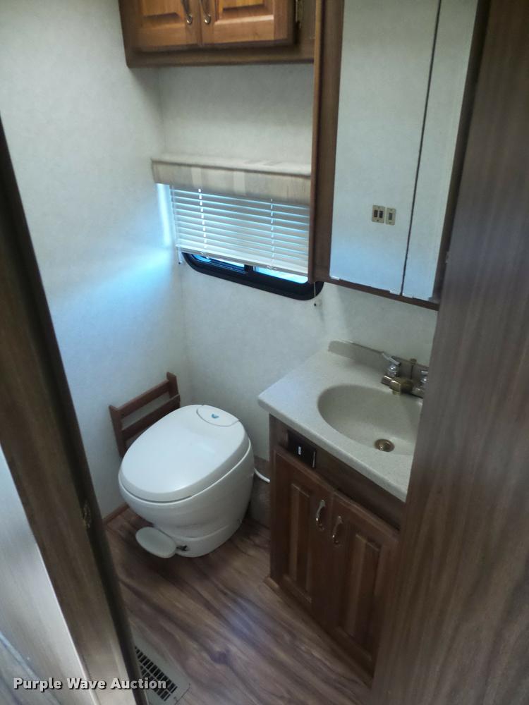 image for item DA5823 2003 Safari Cheetah RV