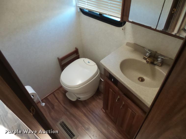 image for item DA5823 2003 Safari Cheetah RV