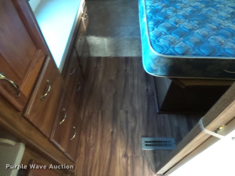 image for item DA5823 2003 Safari Cheetah RV