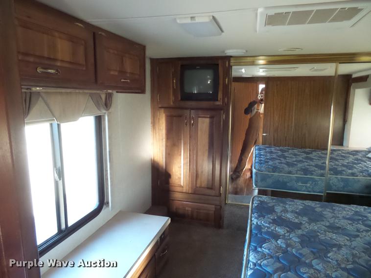 image for item DA5823 2003 Safari Cheetah RV