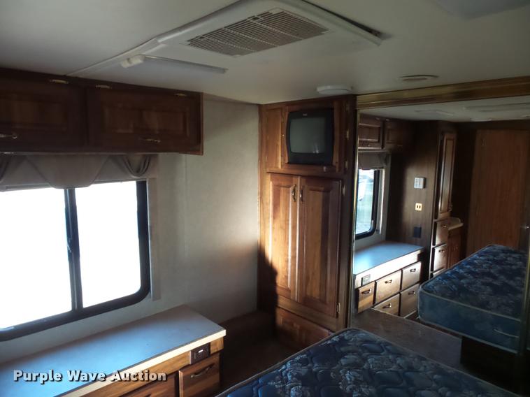 image for item DA5823 2003 Safari Cheetah RV