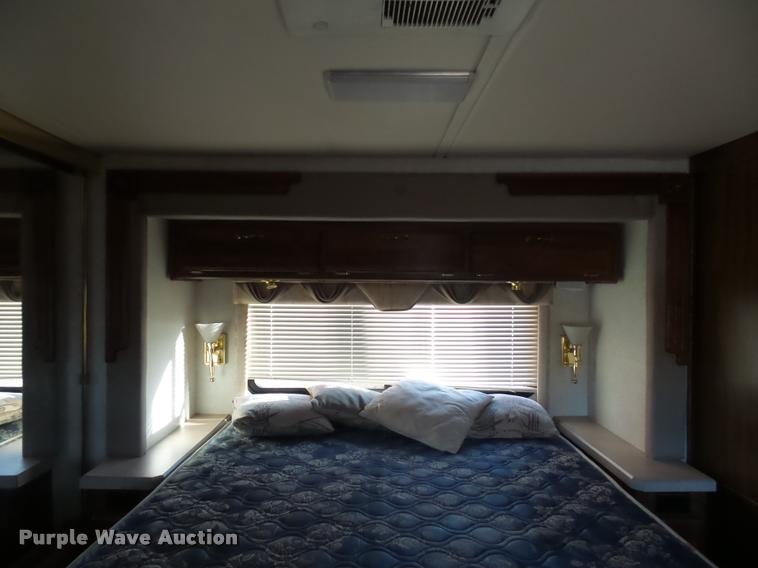 image for item DA5823 2003 Safari Cheetah RV