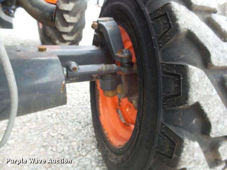 image for item DB1781 2007 Kubota L4400 tractor