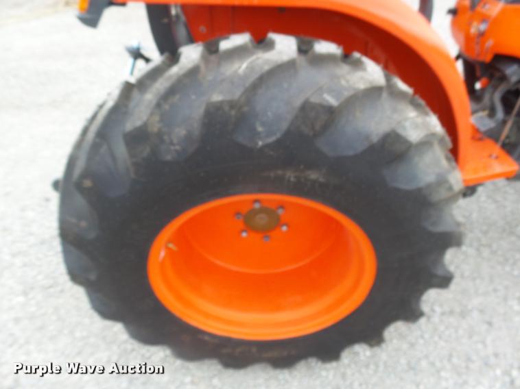 image for item DB1781 2007 Kubota L4400 tractor