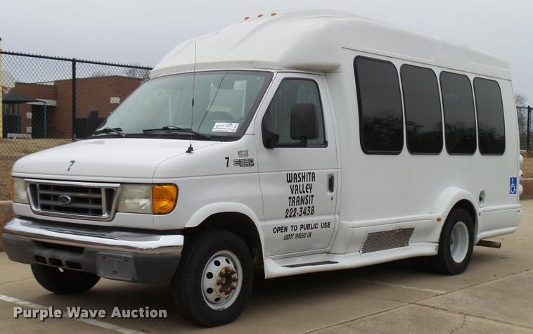 image for item DB2272 2005 Ford E350 Super Duty shuttle bus