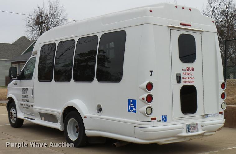 image for item DB2272 2005 Ford E350 Super Duty shuttle bus