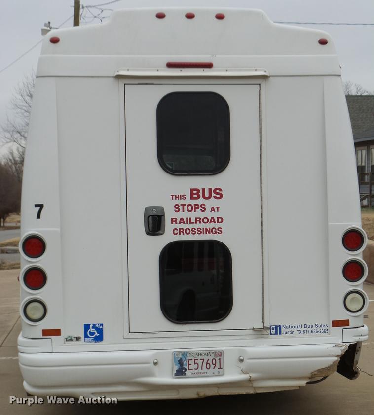 image for item DB2272 2005 Ford E350 Super Duty shuttle bus