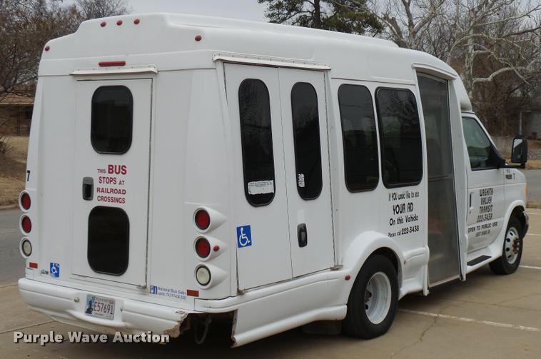 image for item DB2272 2005 Ford E350 Super Duty shuttle bus