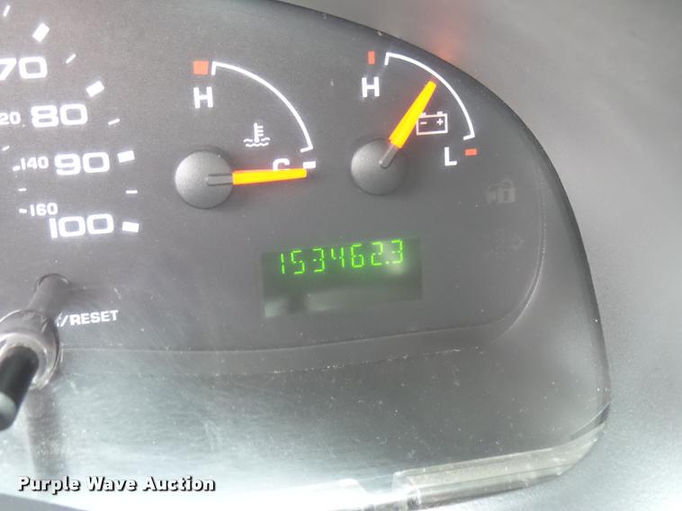 image for item DB2272 2005 Ford E350 Super Duty shuttle bus