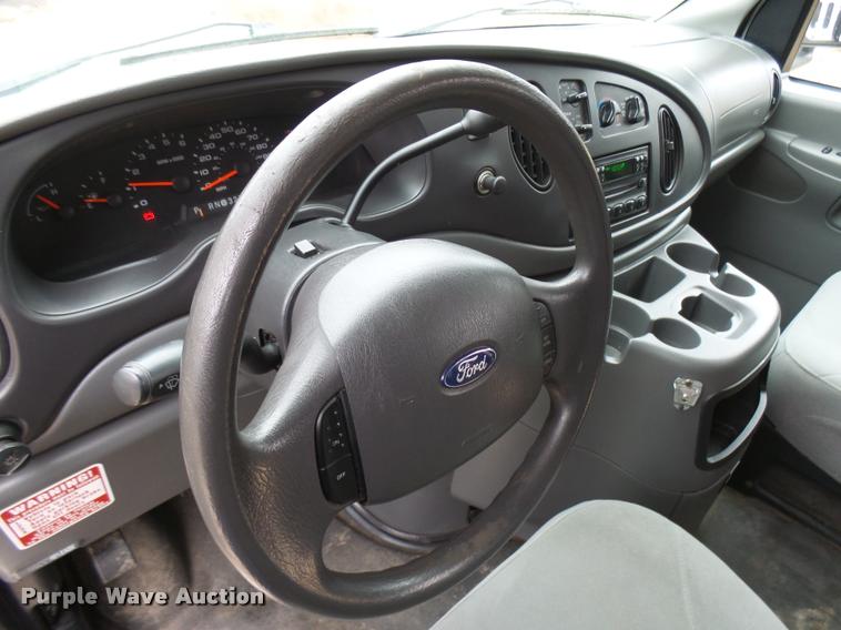 image for item DB2272 2005 Ford E350 Super Duty shuttle bus