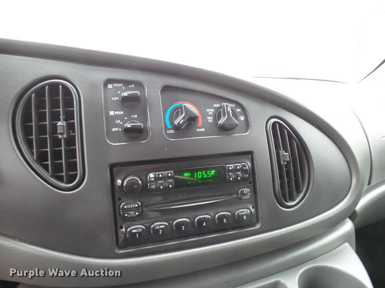 image for item DB2272 2005 Ford E350 Super Duty shuttle bus