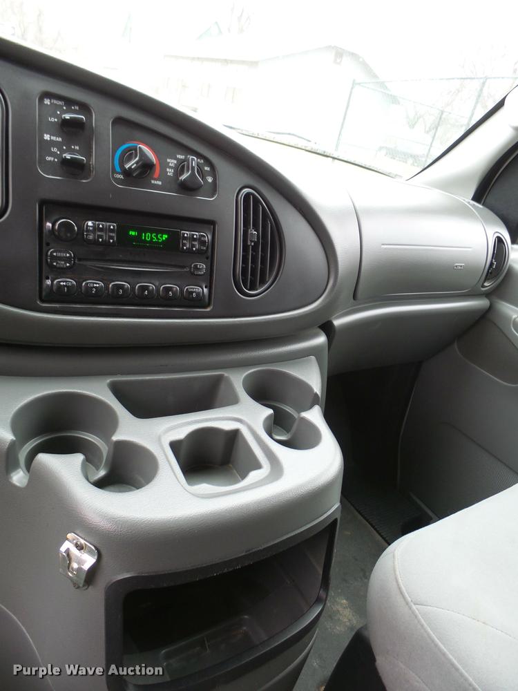 image for item DB2272 2005 Ford E350 Super Duty shuttle bus