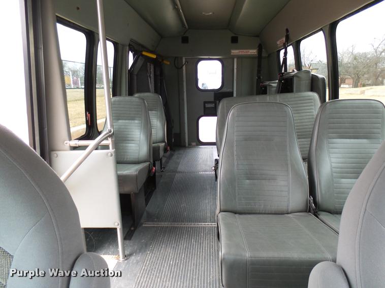 image for item DB2272 2005 Ford E350 Super Duty shuttle bus
