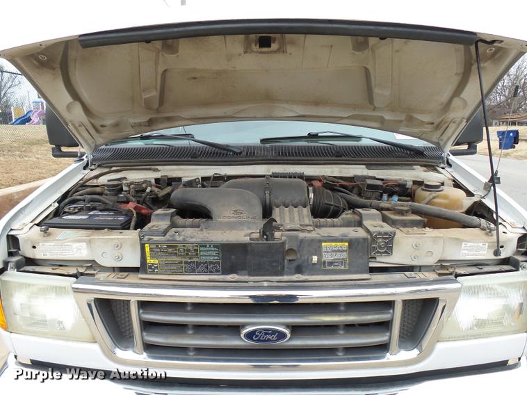 image for item DB2272 2005 Ford E350 Super Duty shuttle bus
