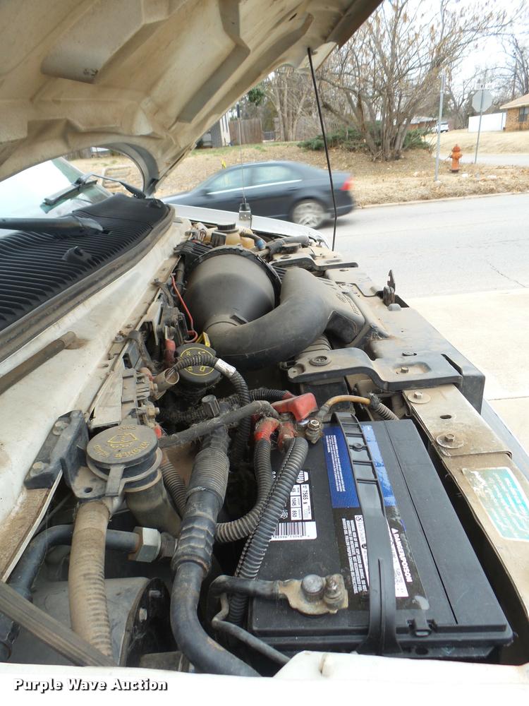 image for item DB2272 2005 Ford E350 Super Duty shuttle bus