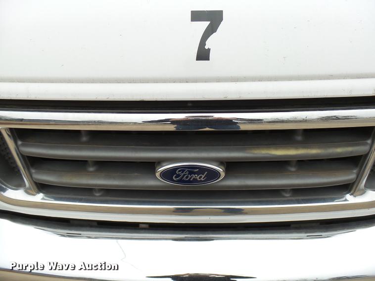 image for item DB2272 2005 Ford E350 Super Duty shuttle bus