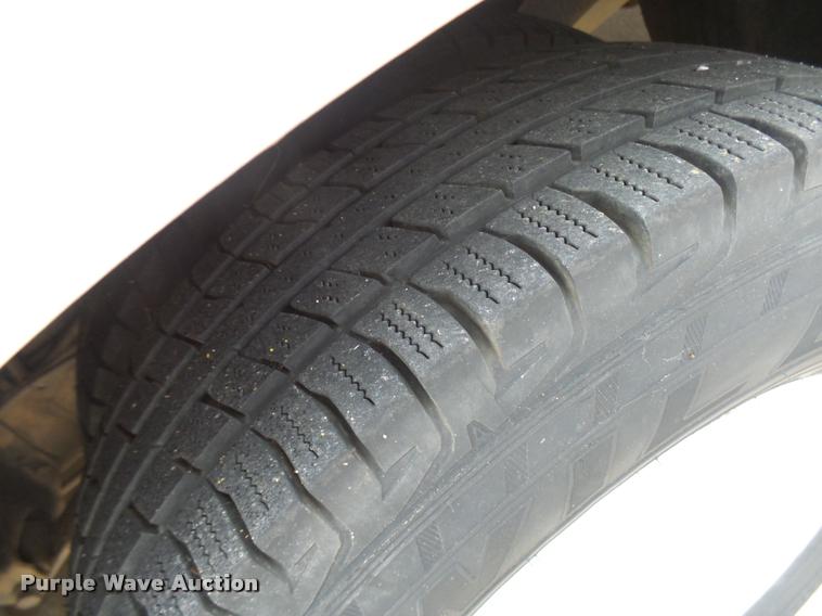 image for item DB2272 2005 Ford E350 Super Duty shuttle bus