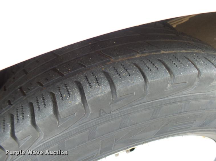 image for item DB2272 2005 Ford E350 Super Duty shuttle bus