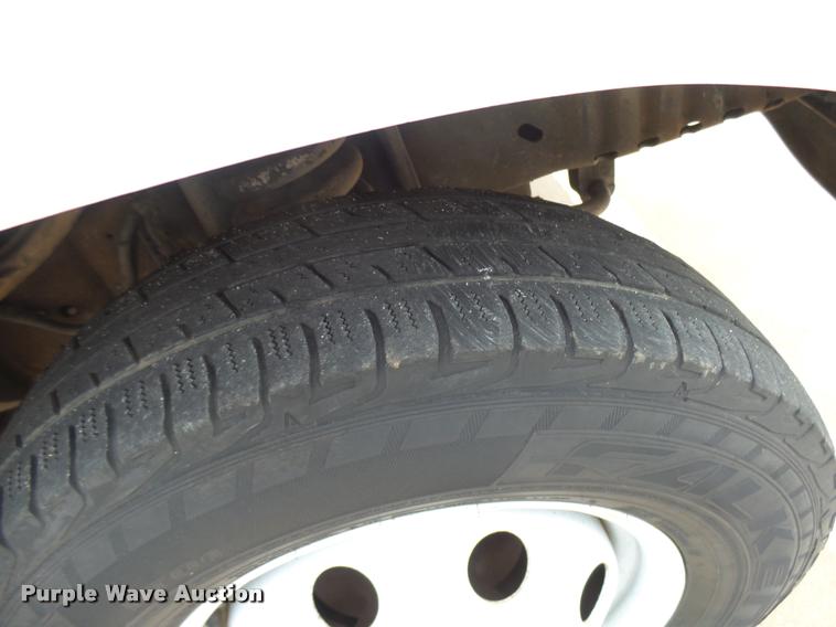 image for item DB2272 2005 Ford E350 Super Duty shuttle bus