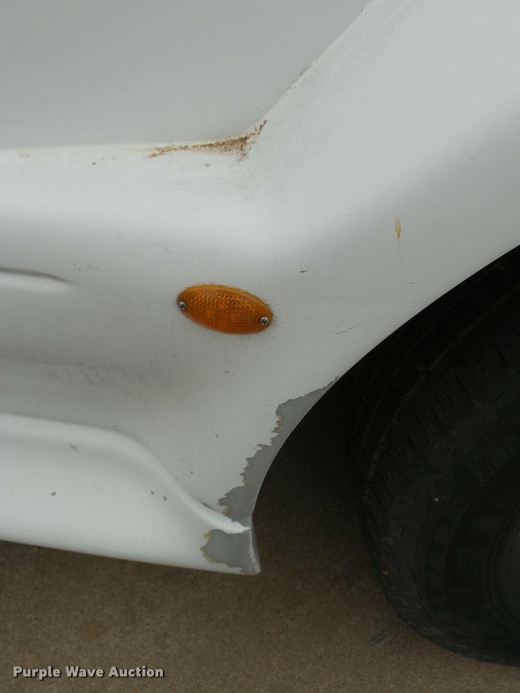 image for item DB2272 2005 Ford E350 Super Duty shuttle bus