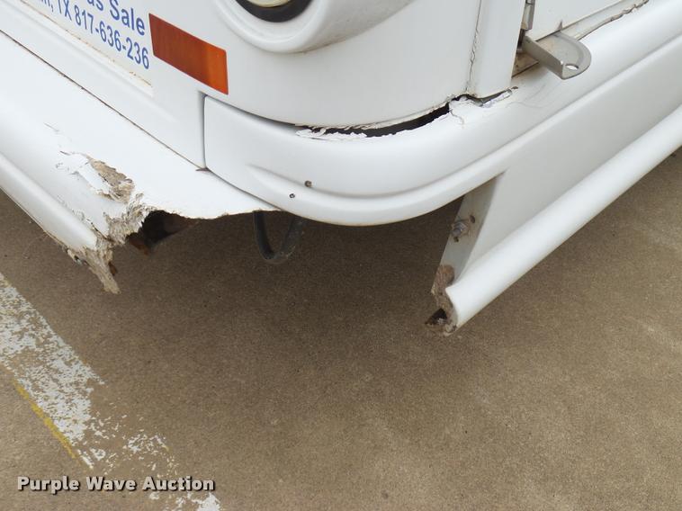 image for item DB2272 2005 Ford E350 Super Duty shuttle bus