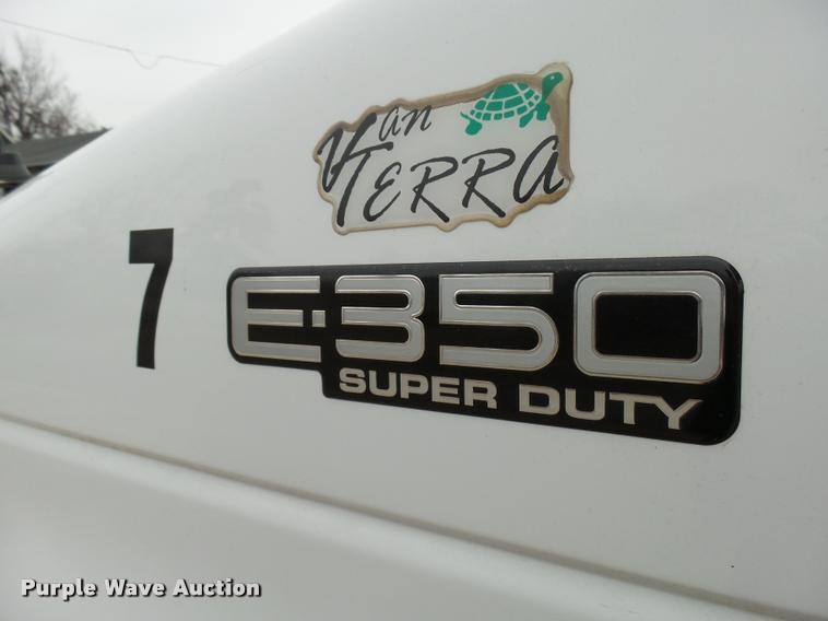 image for item DB2272 2005 Ford E350 Super Duty shuttle bus