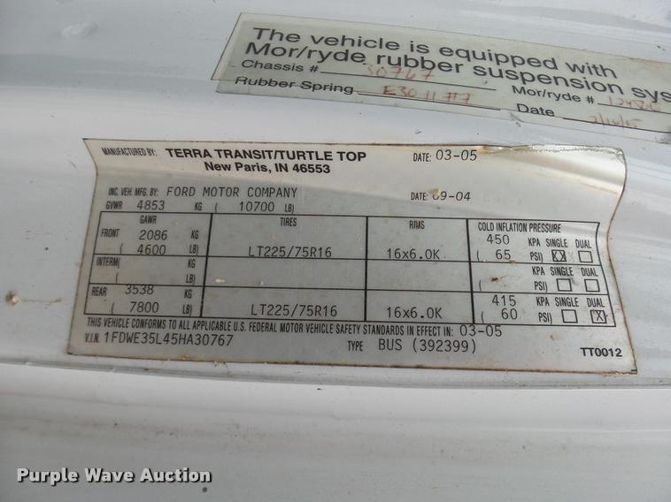 image for item DB2272 2005 Ford E350 Super Duty shuttle bus