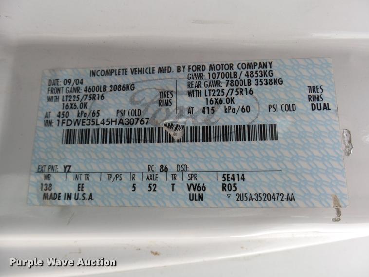 image for item DB2272 2005 Ford E350 Super Duty shuttle bus