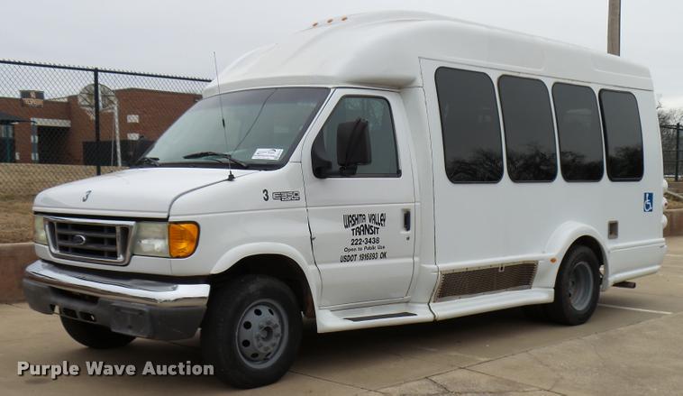 image for item DB2273 2005 Ford E350 Super Duty shuttle bus