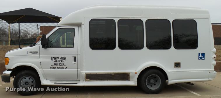 image for item DB2273 2005 Ford E350 Super Duty shuttle bus