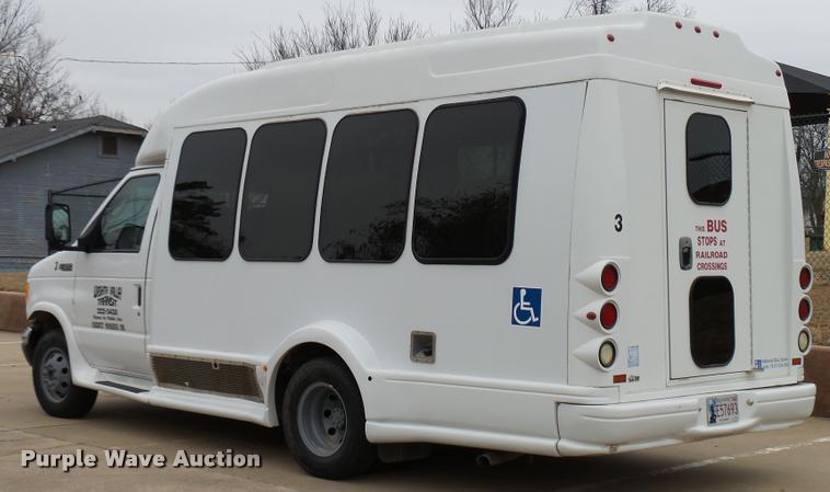 image for item DB2273 2005 Ford E350 Super Duty shuttle bus