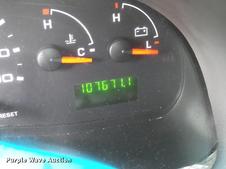 image for item DB2273 2005 Ford E350 Super Duty shuttle bus