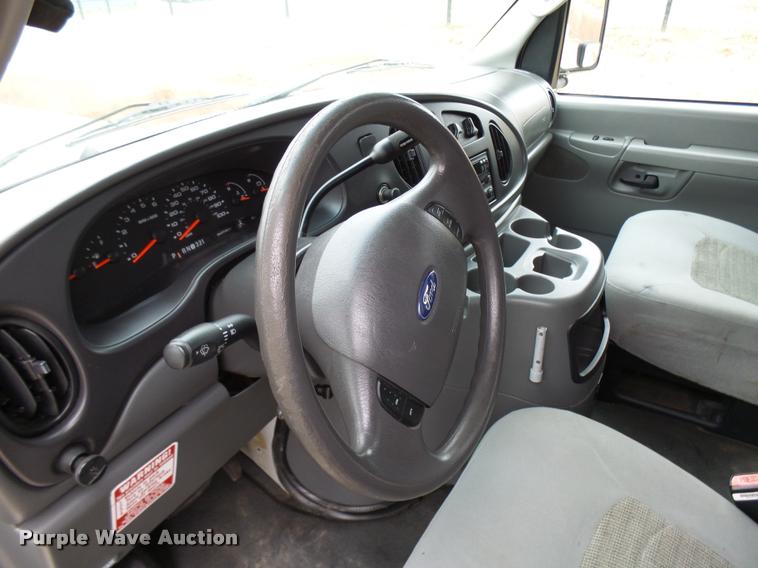 image for item DB2273 2005 Ford E350 Super Duty shuttle bus