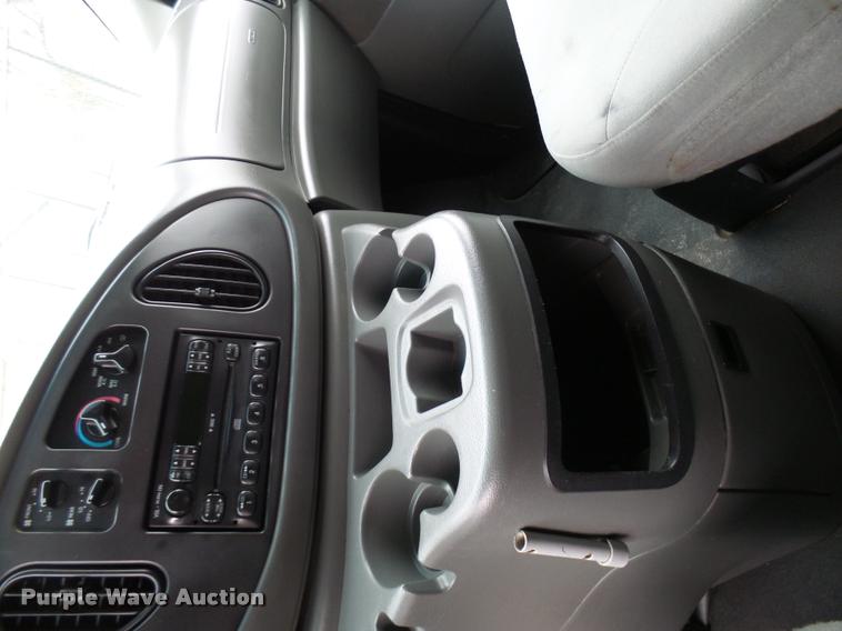 image for item DB2273 2005 Ford E350 Super Duty shuttle bus