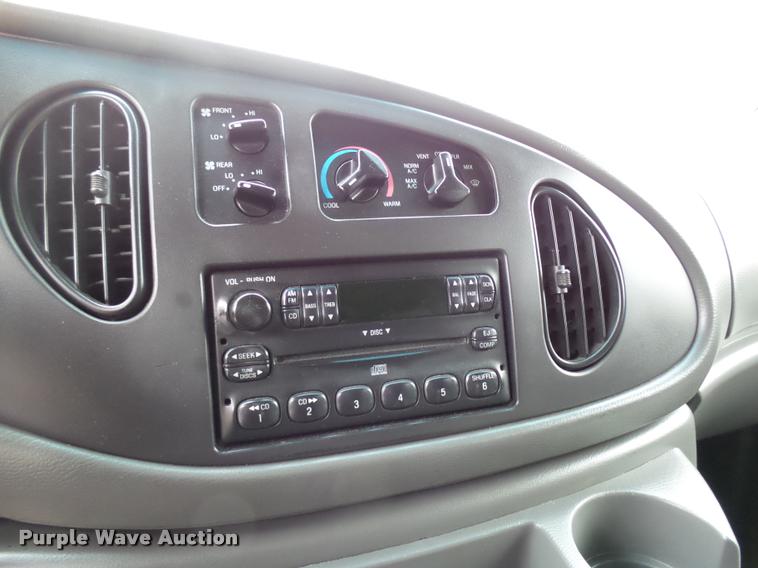 image for item DB2273 2005 Ford E350 Super Duty shuttle bus