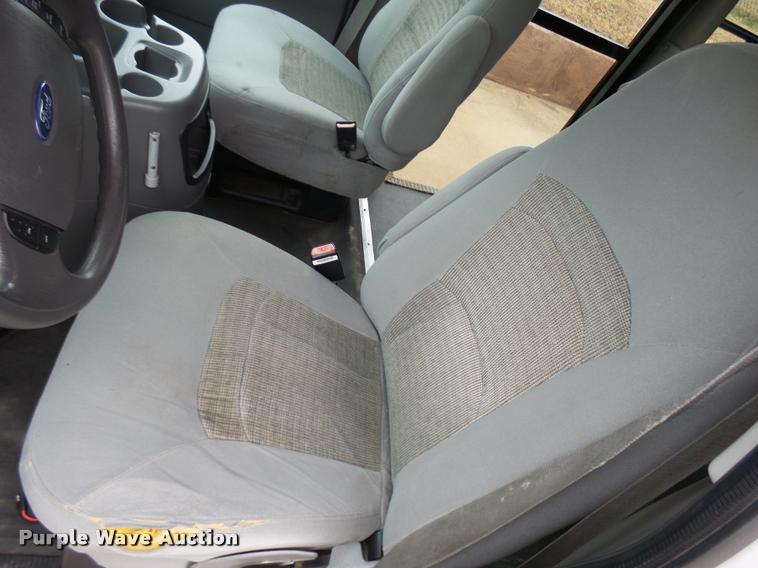 image for item DB2273 2005 Ford E350 Super Duty shuttle bus