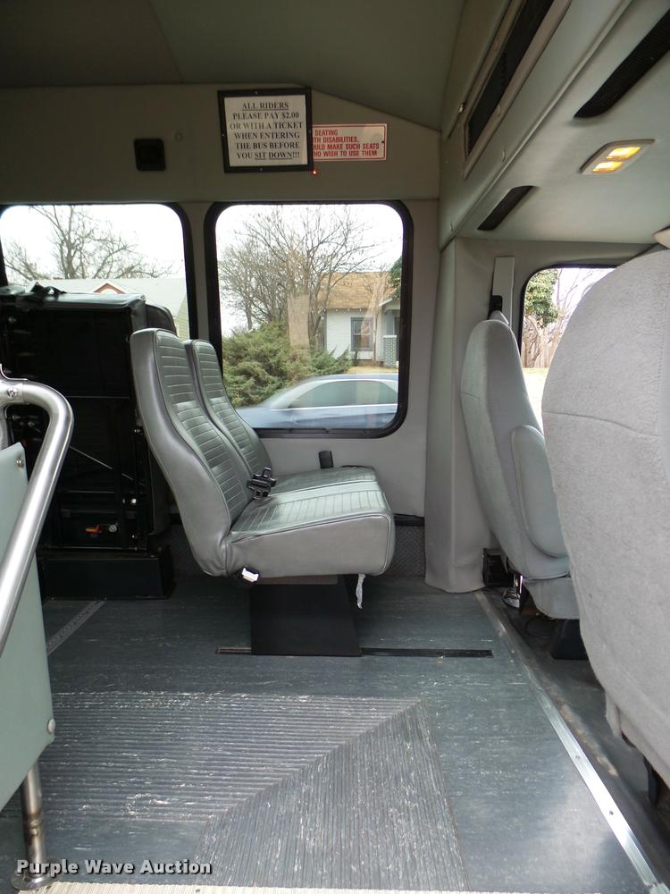 image for item DB2273 2005 Ford E350 Super Duty shuttle bus