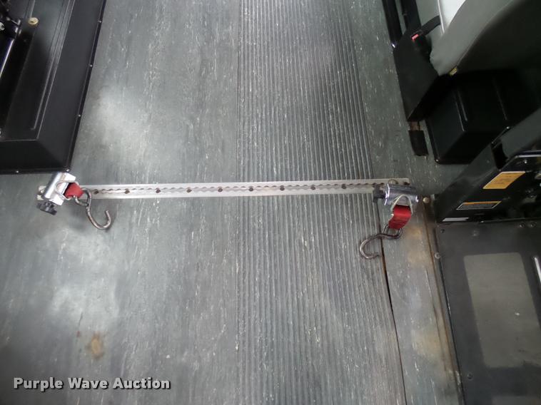 image for item DB2273 2005 Ford E350 Super Duty shuttle bus