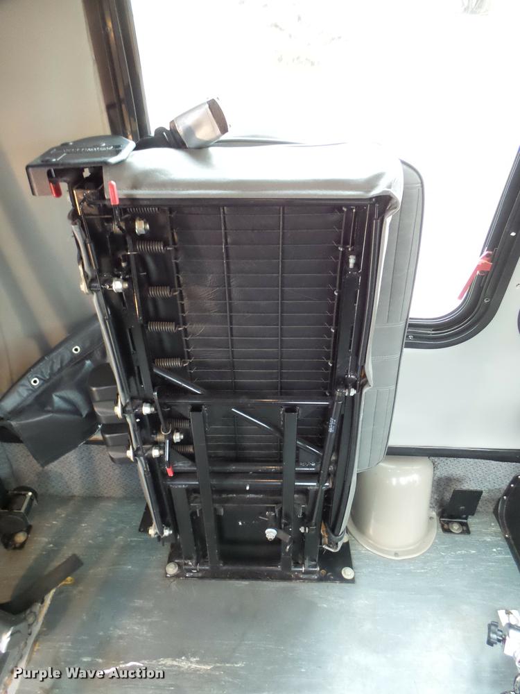 image for item DB2273 2005 Ford E350 Super Duty shuttle bus