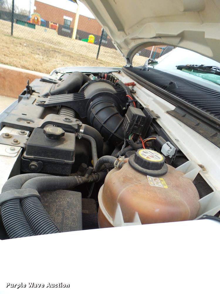 image for item DB2273 2005 Ford E350 Super Duty shuttle bus