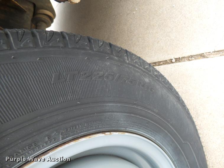 image for item DB2273 2005 Ford E350 Super Duty shuttle bus