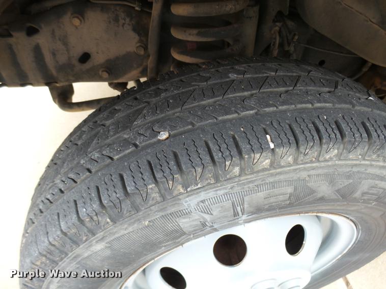 image for item DB2273 2005 Ford E350 Super Duty shuttle bus