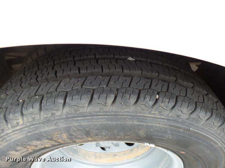 image for item DB2273 2005 Ford E350 Super Duty shuttle bus