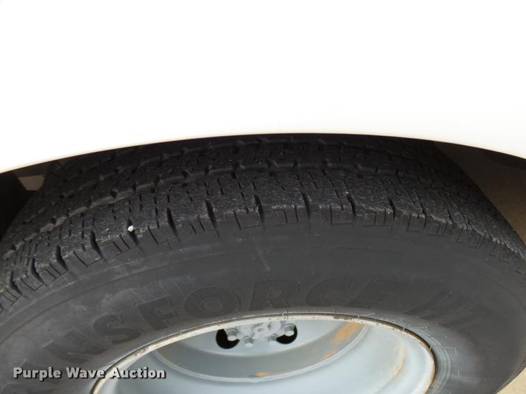 image for item DB2273 2005 Ford E350 Super Duty shuttle bus