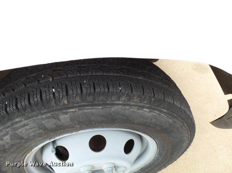 image for item DB2273 2005 Ford E350 Super Duty shuttle bus