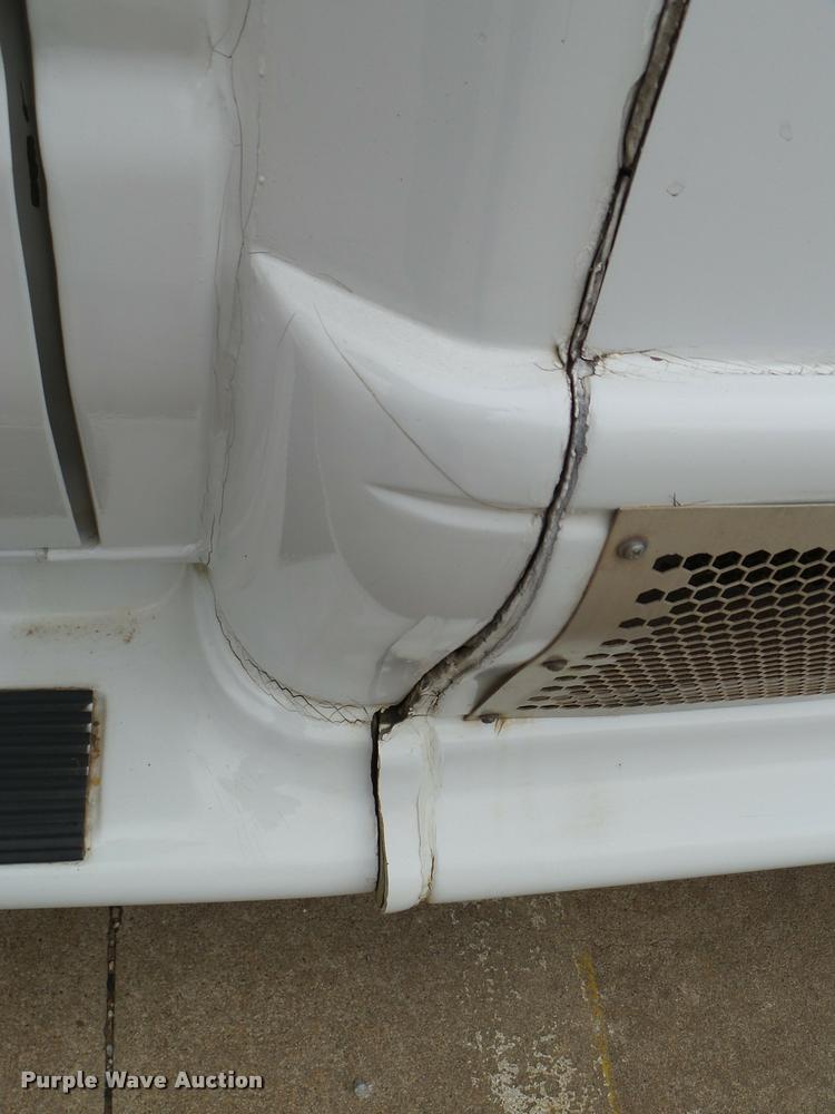 image for item DB2273 2005 Ford E350 Super Duty shuttle bus