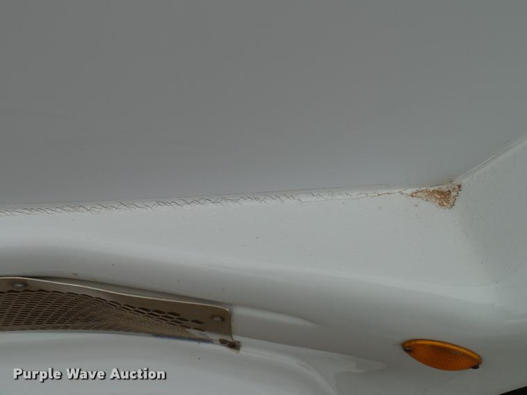 image for item DB2273 2005 Ford E350 Super Duty shuttle bus